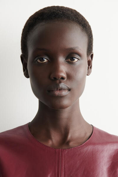 COS パネル切替 テクスチャードレザーTシャツ