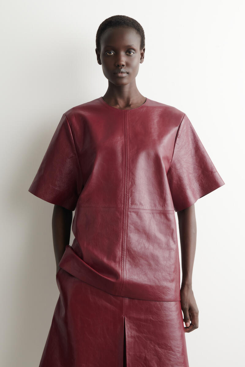 COS パネル切替 テクスチャードレザーTシャツ