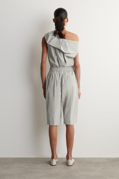 COS ドロップクロッチ テーラードショーツ