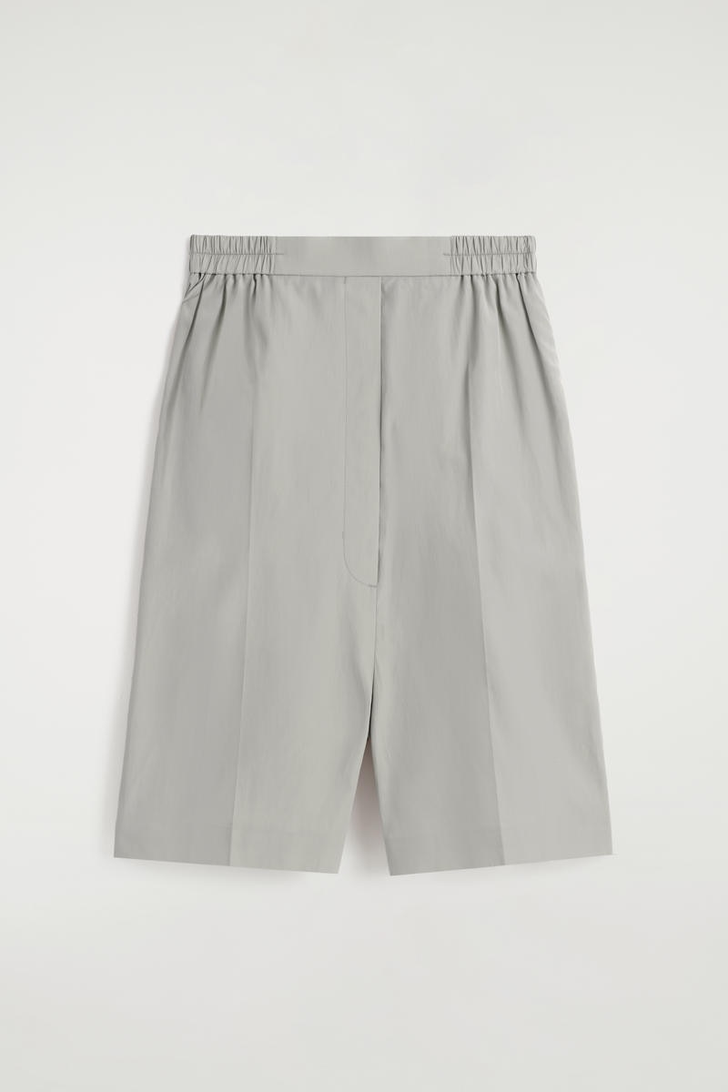 COS ドロップクロッチ テーラードショーツ