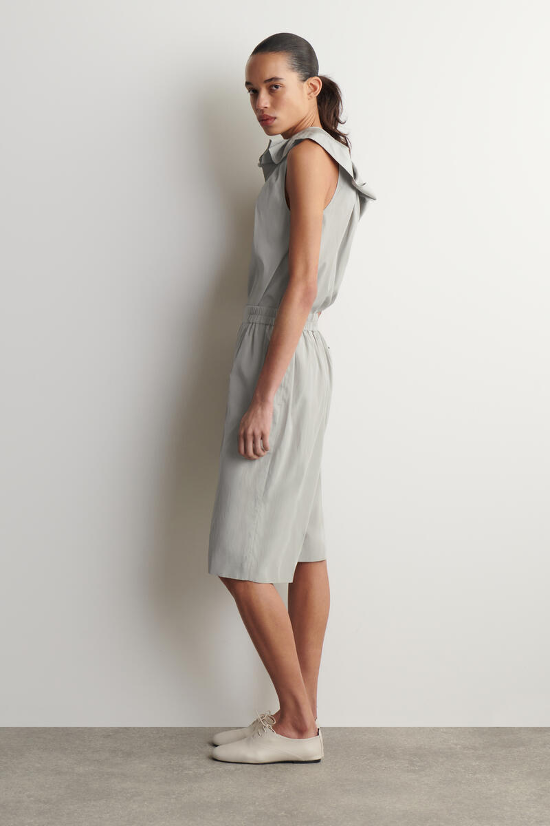 COS ドロップクロッチ テーラードショーツ