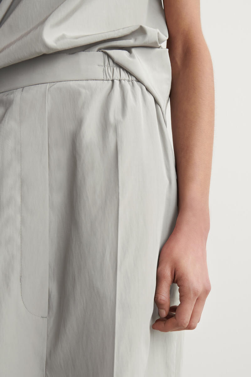 COS ドロップクロッチ テーラードショーツ