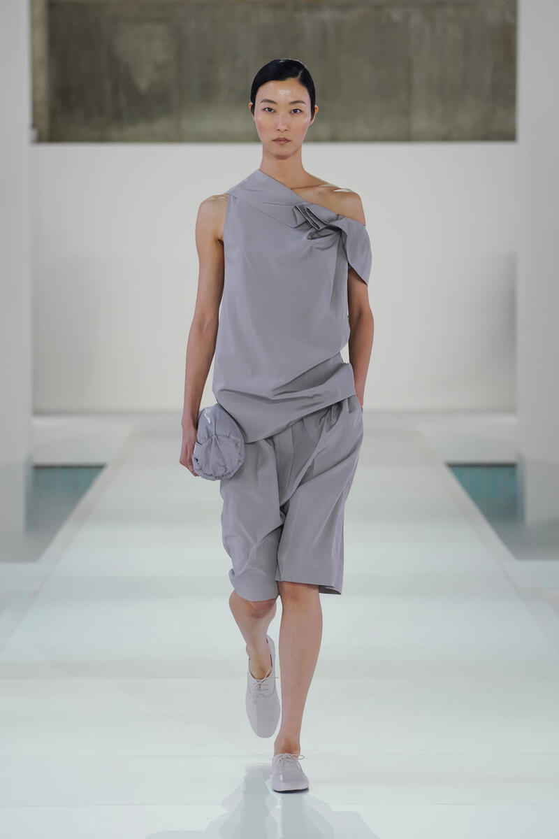 COS ドロップクロッチ テーラードショーツ