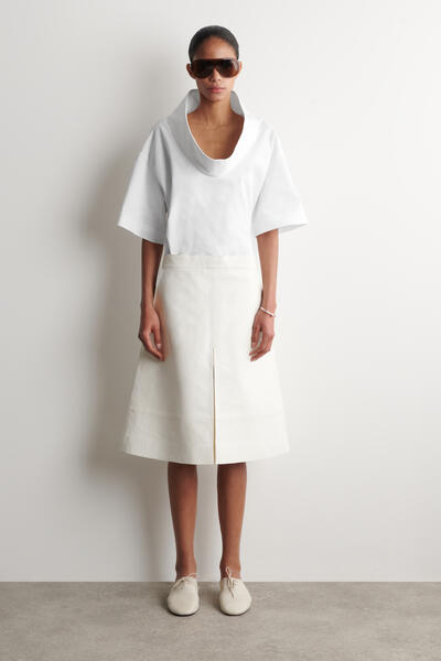 COS プリーツ入り テクスチャードレザー ミディスカート