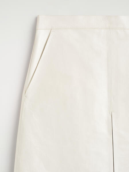 COS プリーツ入り テクスチャードレザー ミディスカート