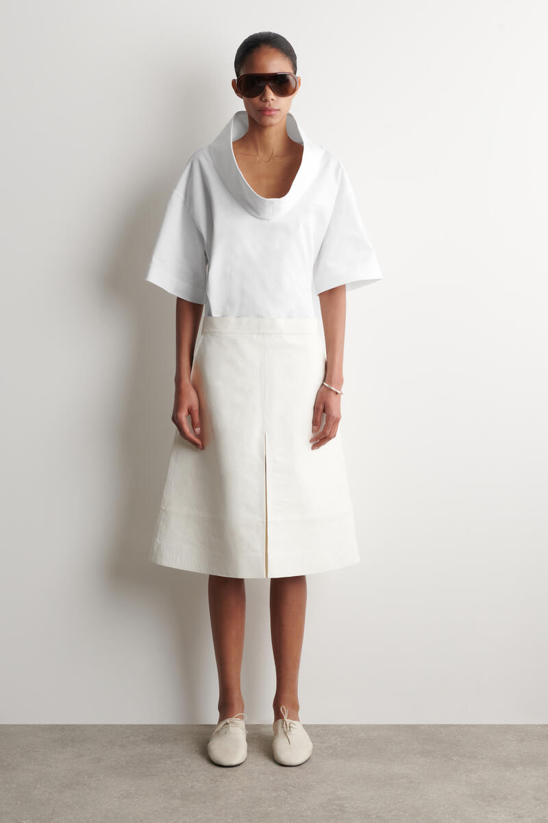 COS プリーツ入り テクスチャードレザー ミディスカート