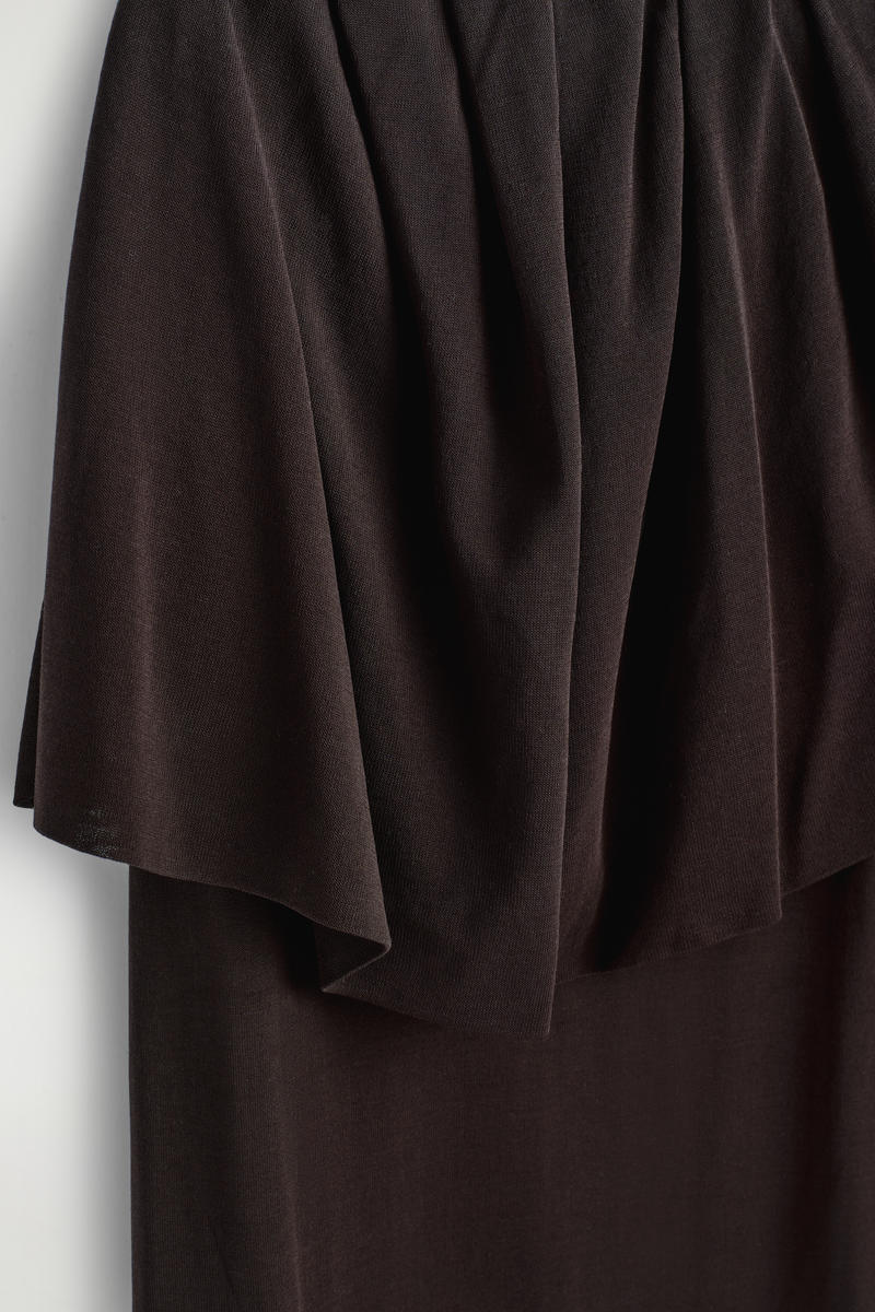 COS シアーニット レイヤードバンドゥマキシドレス