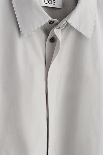 COS テーラードコットンシャツ