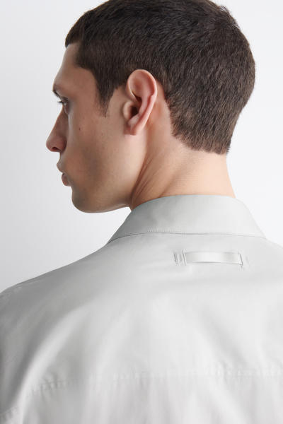 COS テーラードコットンシャツ