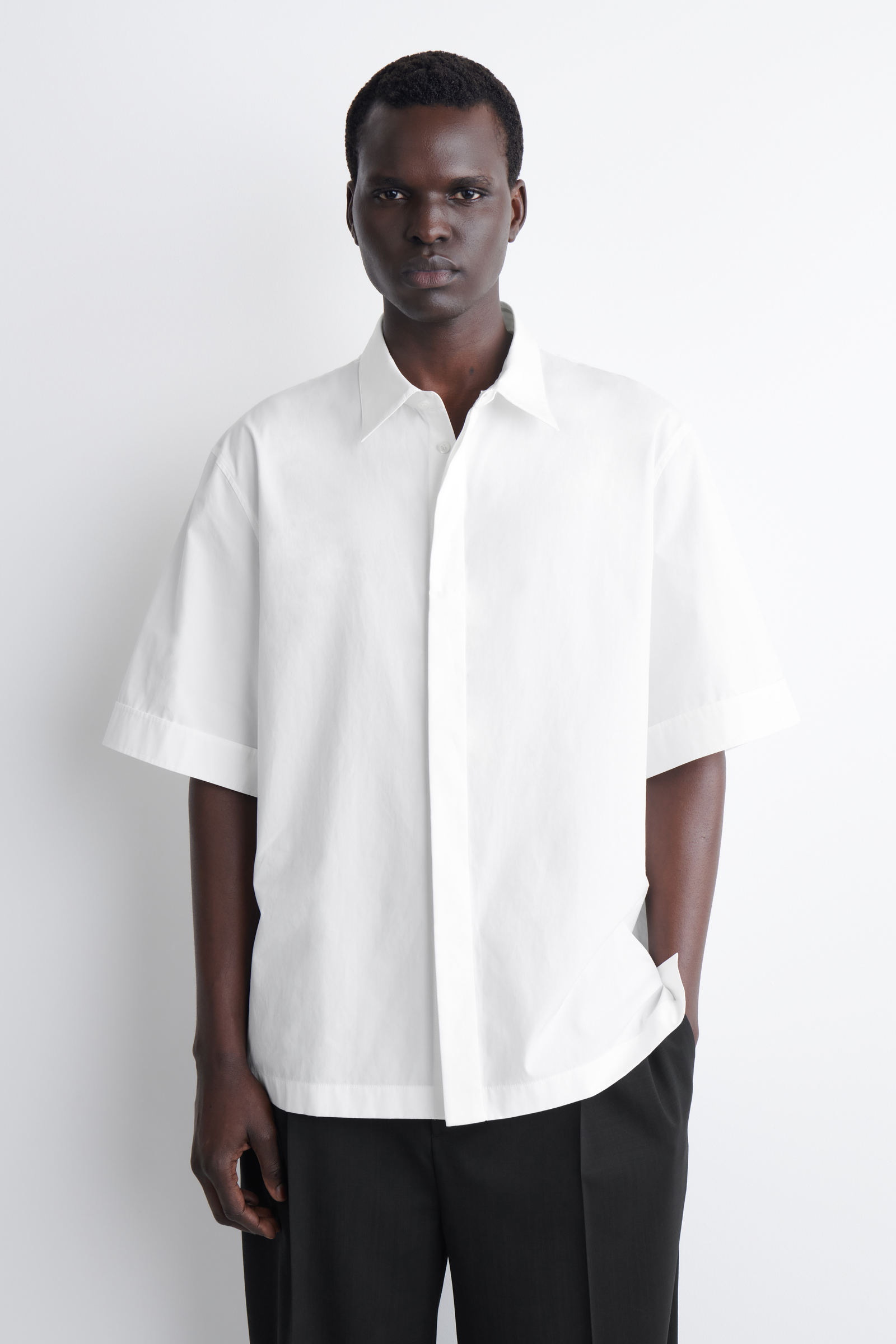 TAILORED SHORT-SLEEVED COTTON SHIRT テーラード 半袖コットンシャツ 