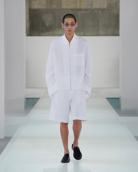 COS コットンポプリン ジップアップシャツ