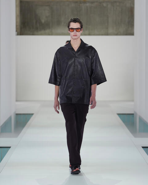 COS フルイドウール スリムフィットパンツ