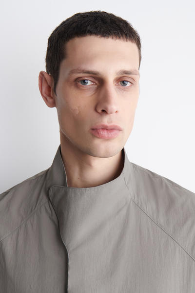 COS テクニカルナイロン スポーツジャケット