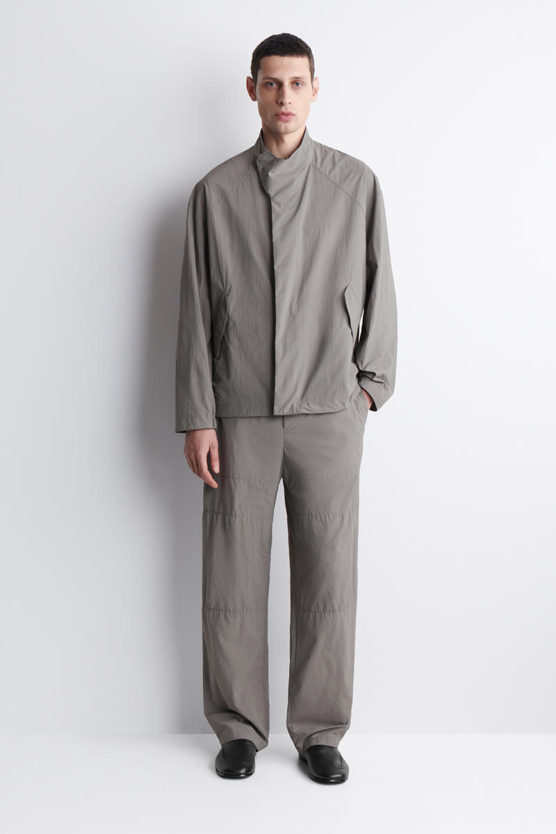 COS テクニカルナイロン スポーツジャケット