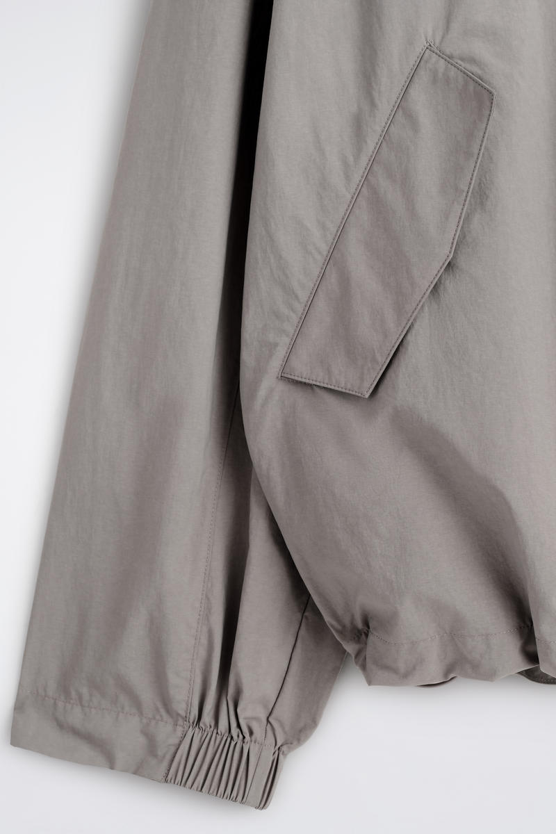 COS テクニカルナイロン スポーツジャケット