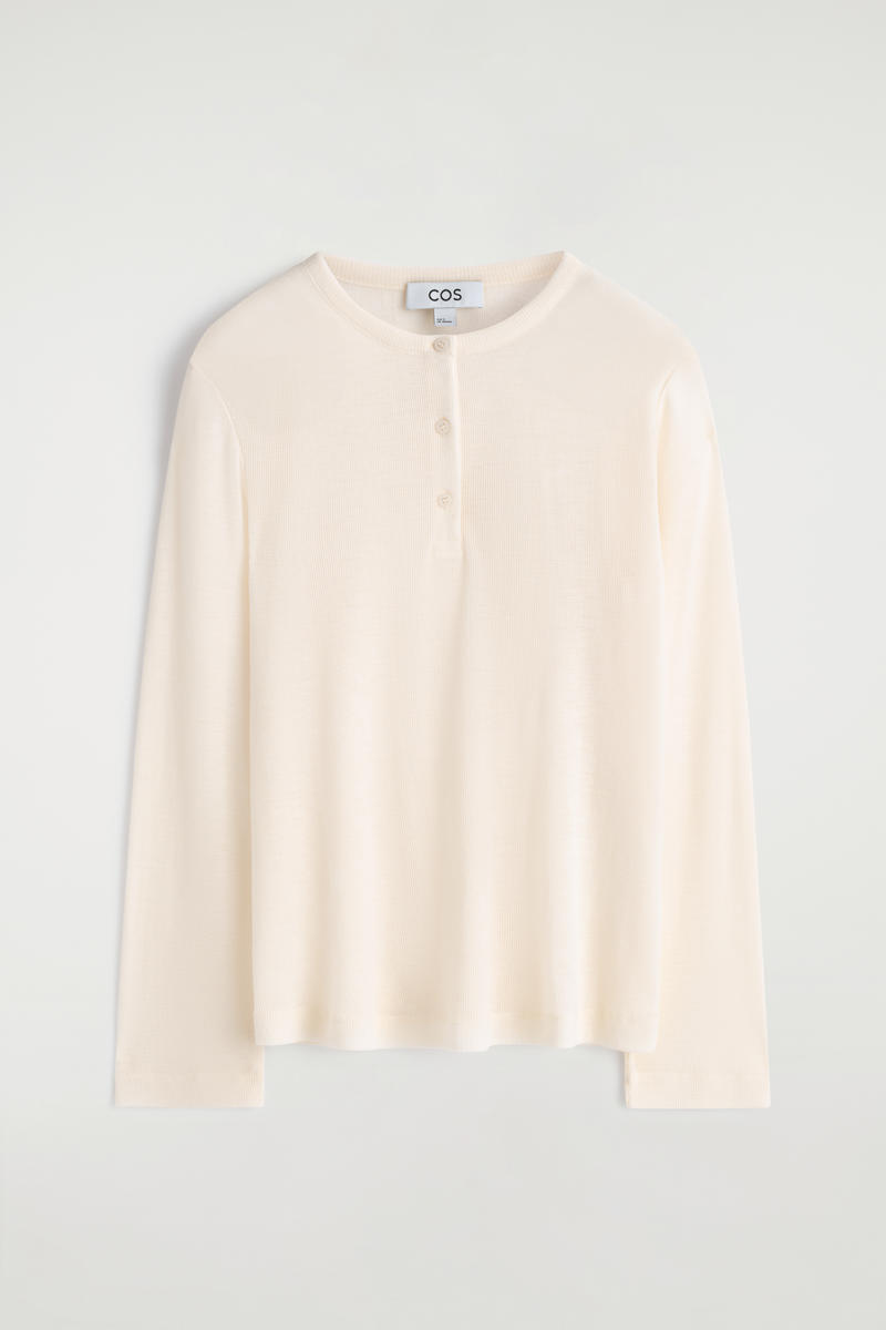 RIBBED WOOL HENLEY TOP メリノウール ヘンリートップ アイボリー｜COS