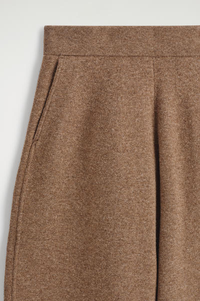 COS メリノウールバレルレッグパンツ