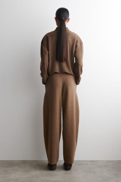 COS メリノウールバレルレッグパンツ