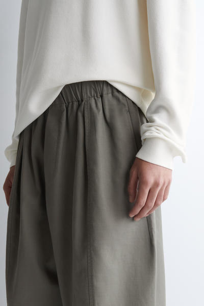 COS クロップドバレルレッグパンツ - コットン素材