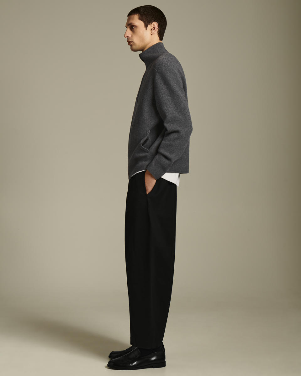 COS クロップドバレルレッグパンツ - コットン素材