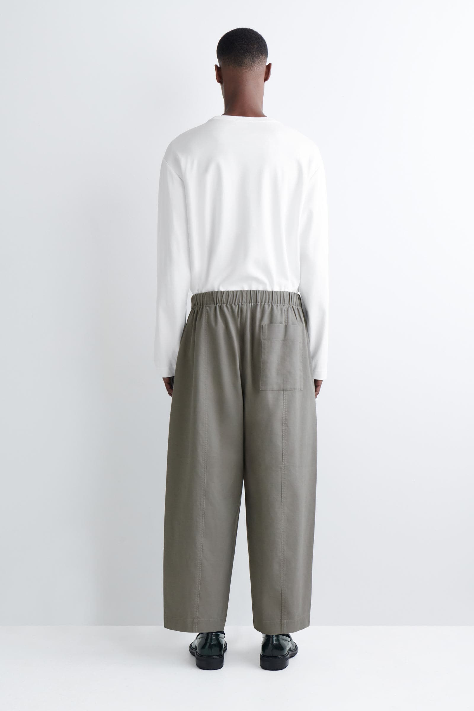 COTTON CROPPED BARREL-LEG TROUSERS クロップドバレルレッグパンツ
