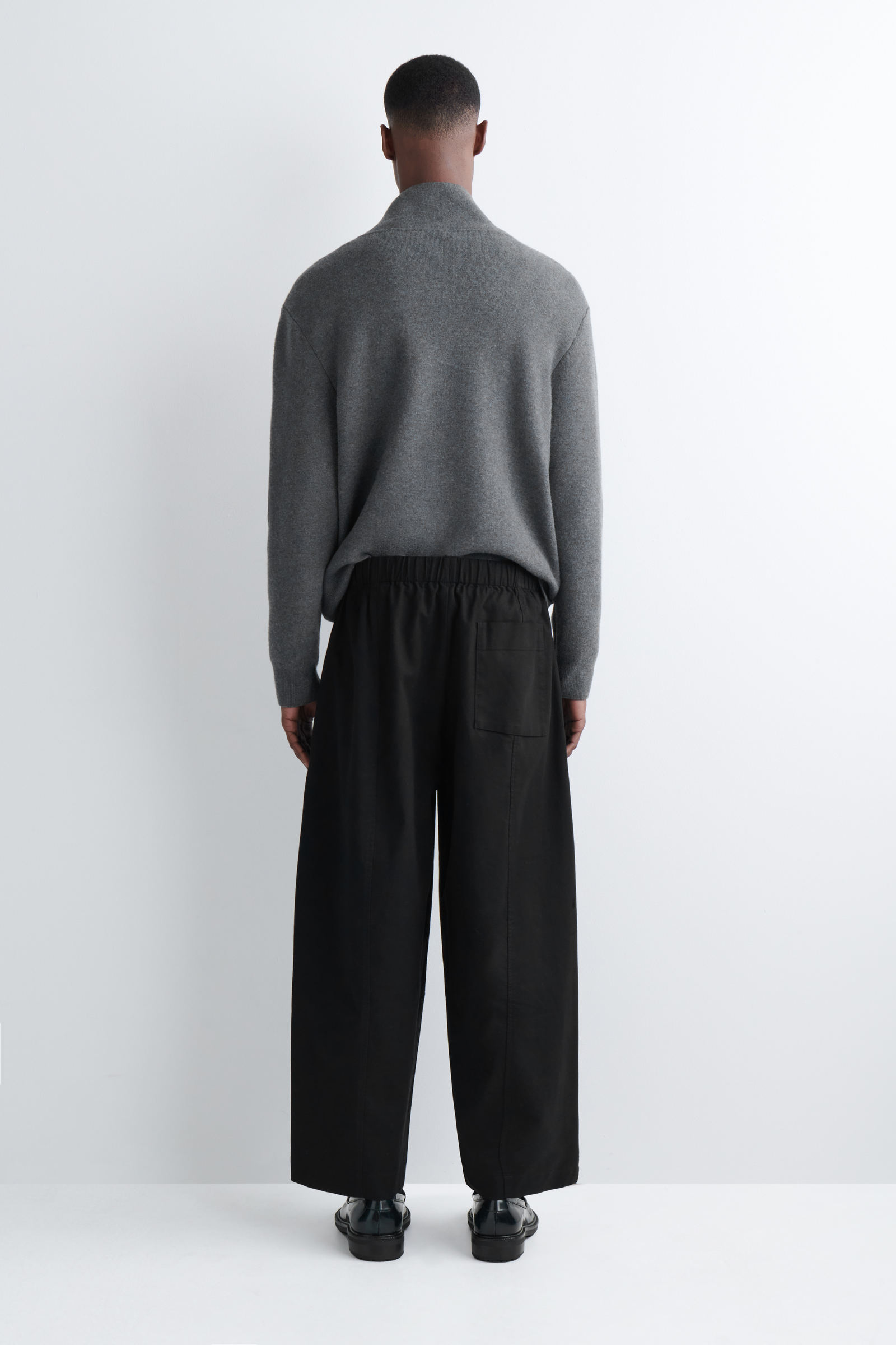 COTTON CROPPED BARREL-LEG TROUSERS クロップドバレルレッグパンツ