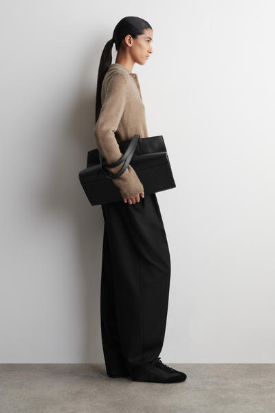 COS スエードナイロン バレエスニーカー