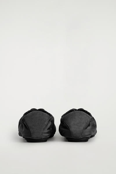 COS スエードナイロン バレエスニーカー