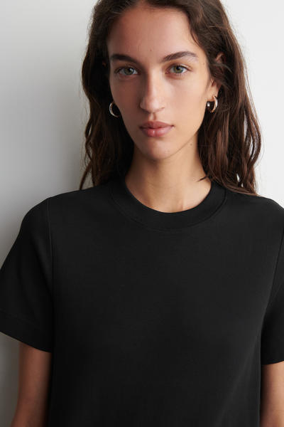 COS クリーンカットTシャツ