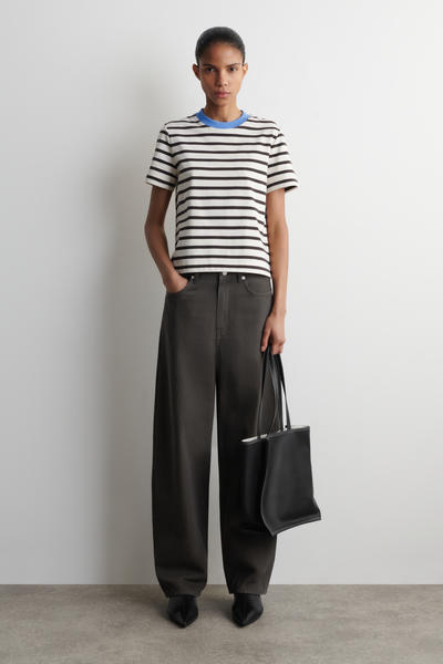 COS クリーンカットTシャツ