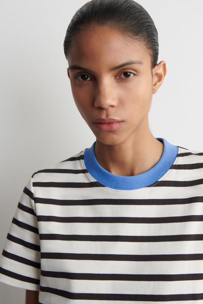 COS クリーンカットTシャツ