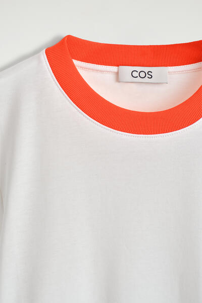 COS クリーンカットTシャツ
