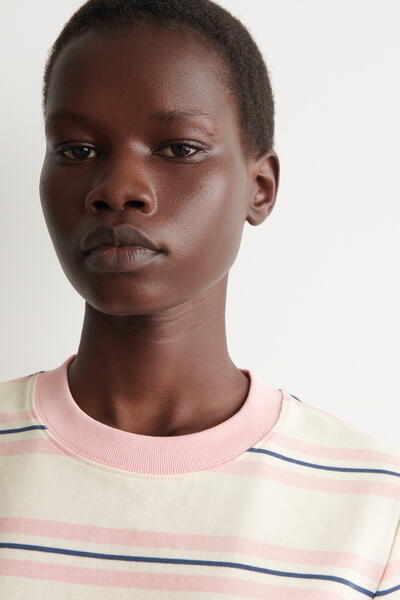 COS クリーンカットTシャツ