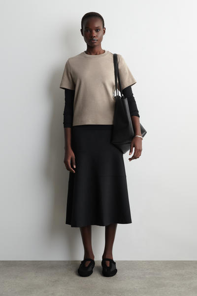 COS クリーンカットTシャツ