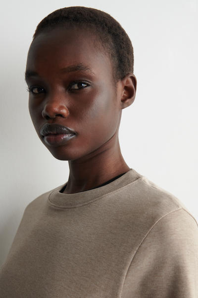 COS クリーンカットTシャツ