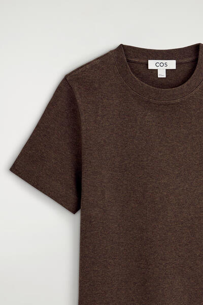COS クリーンカットTシャツ