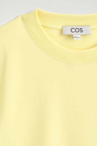 COS クリーンカットTシャツ