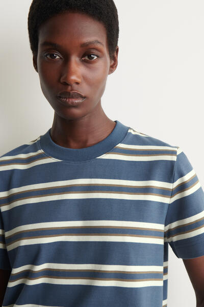 COS クリーンカットTシャツ