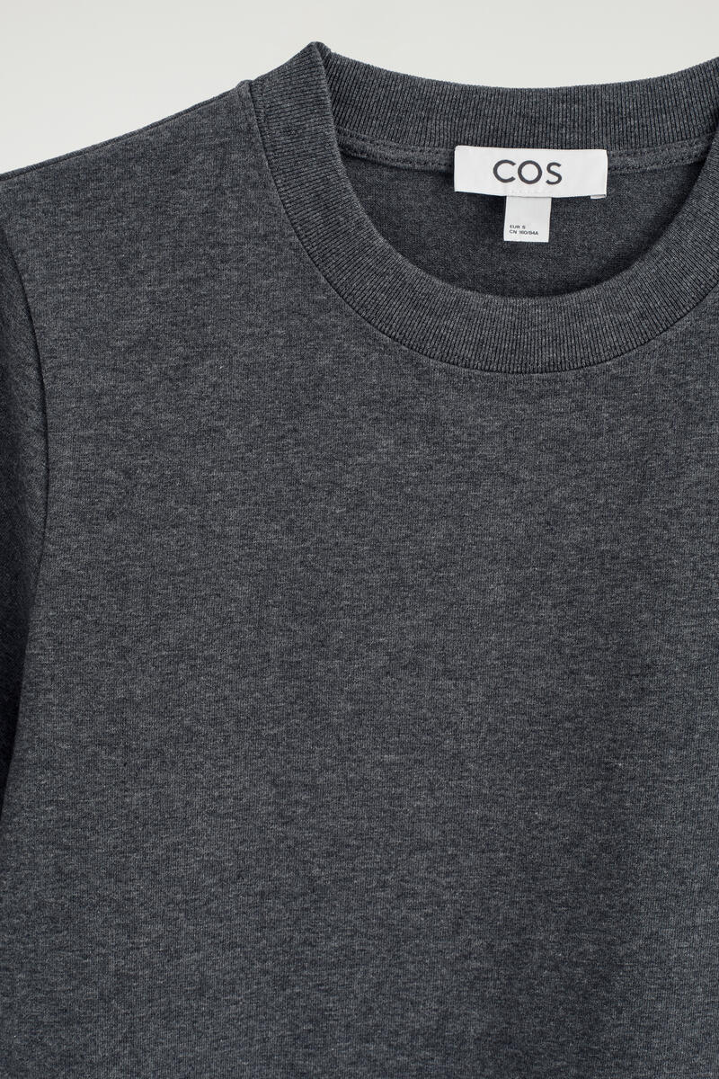 COS クリーンカットTシャツ