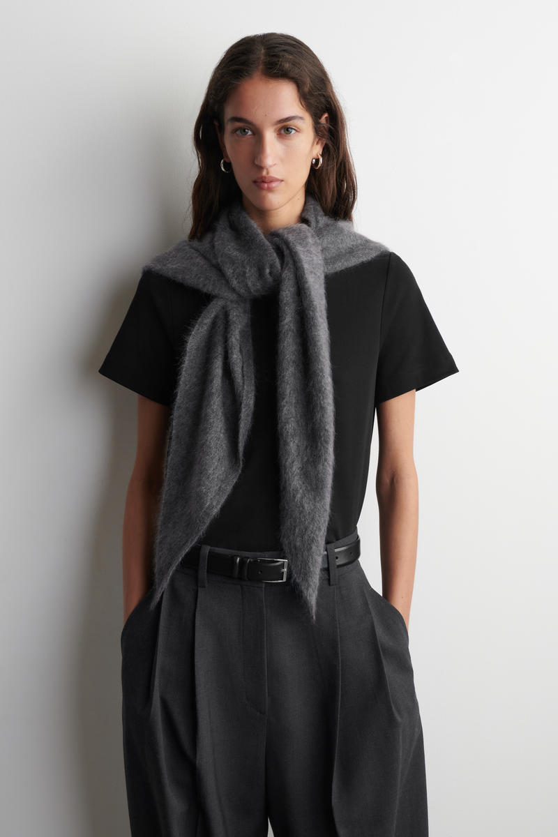 COS クリーンカットTシャツ