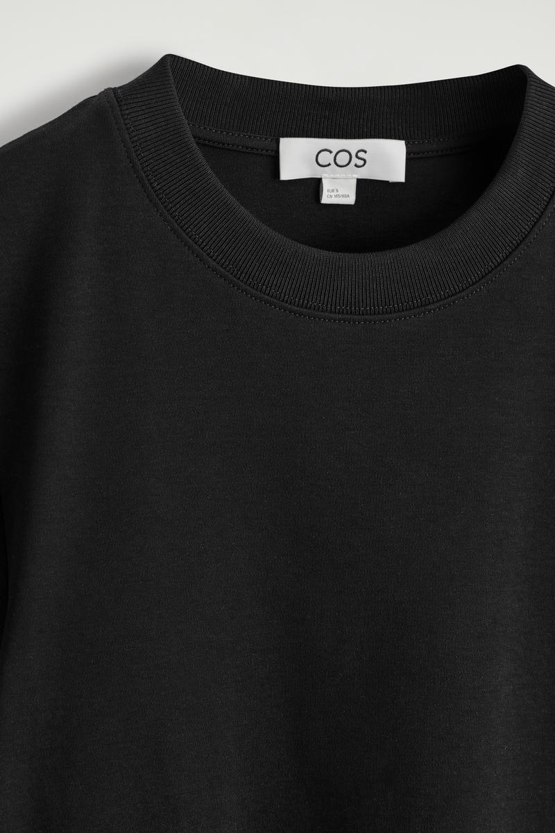 COS クリーンカットTシャツ