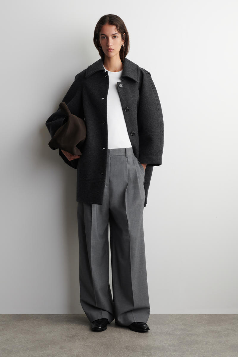 COS クリーンカットTシャツ