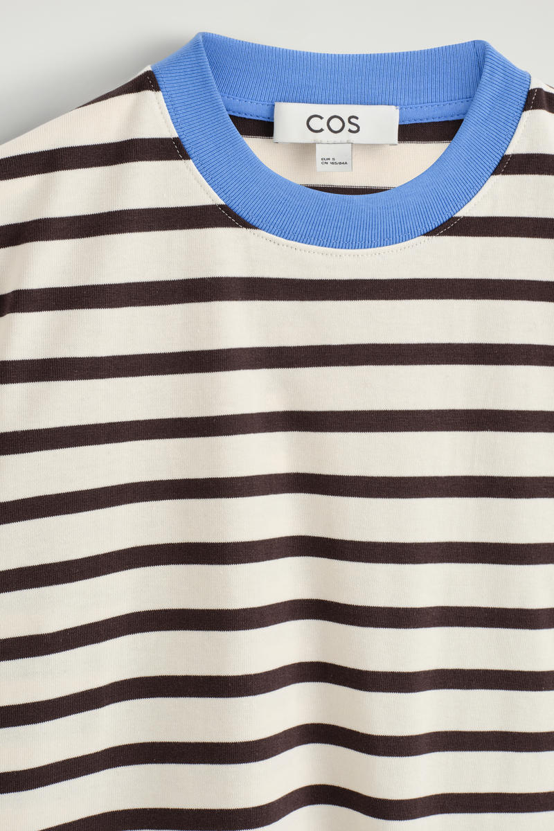 COS クリーンカットTシャツ