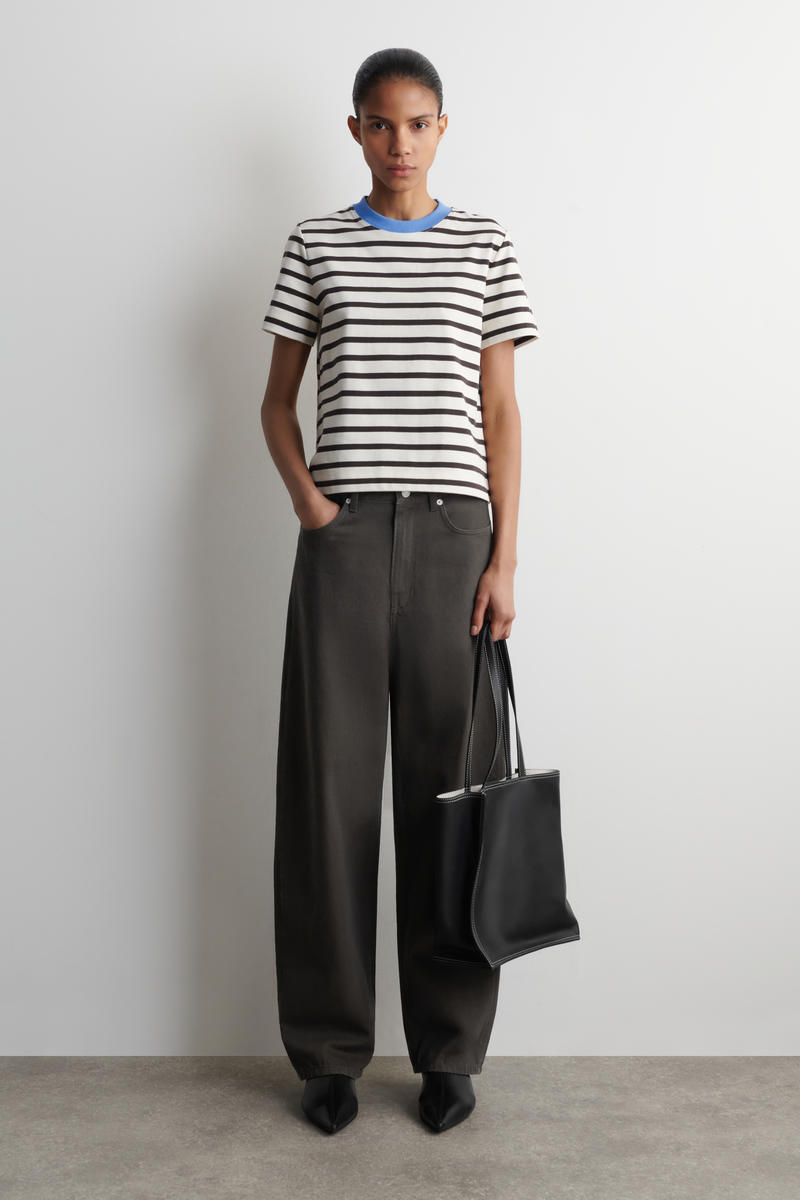 COS クリーンカットTシャツ