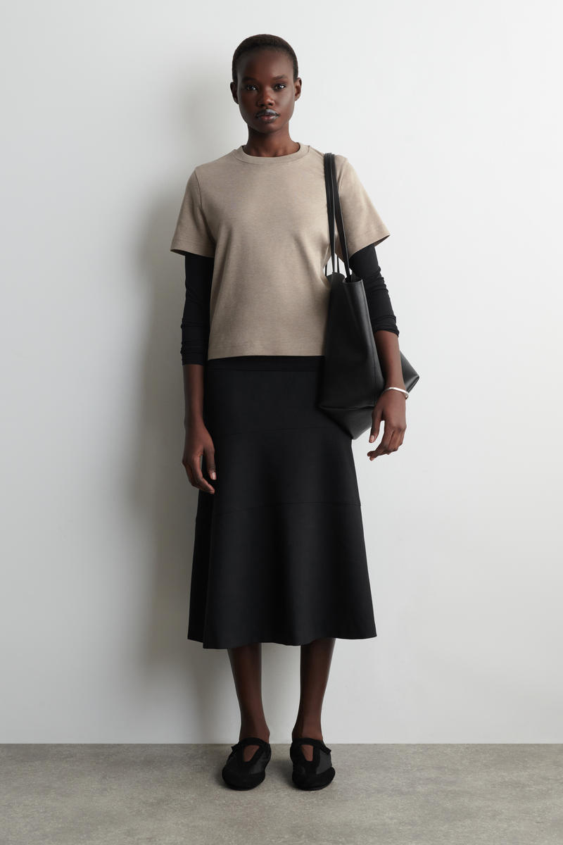 COS クリーンカットTシャツ