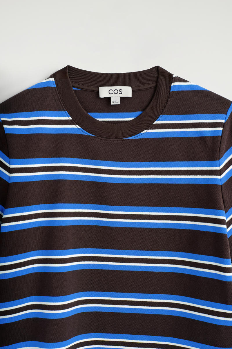COS クリーンカットTシャツ