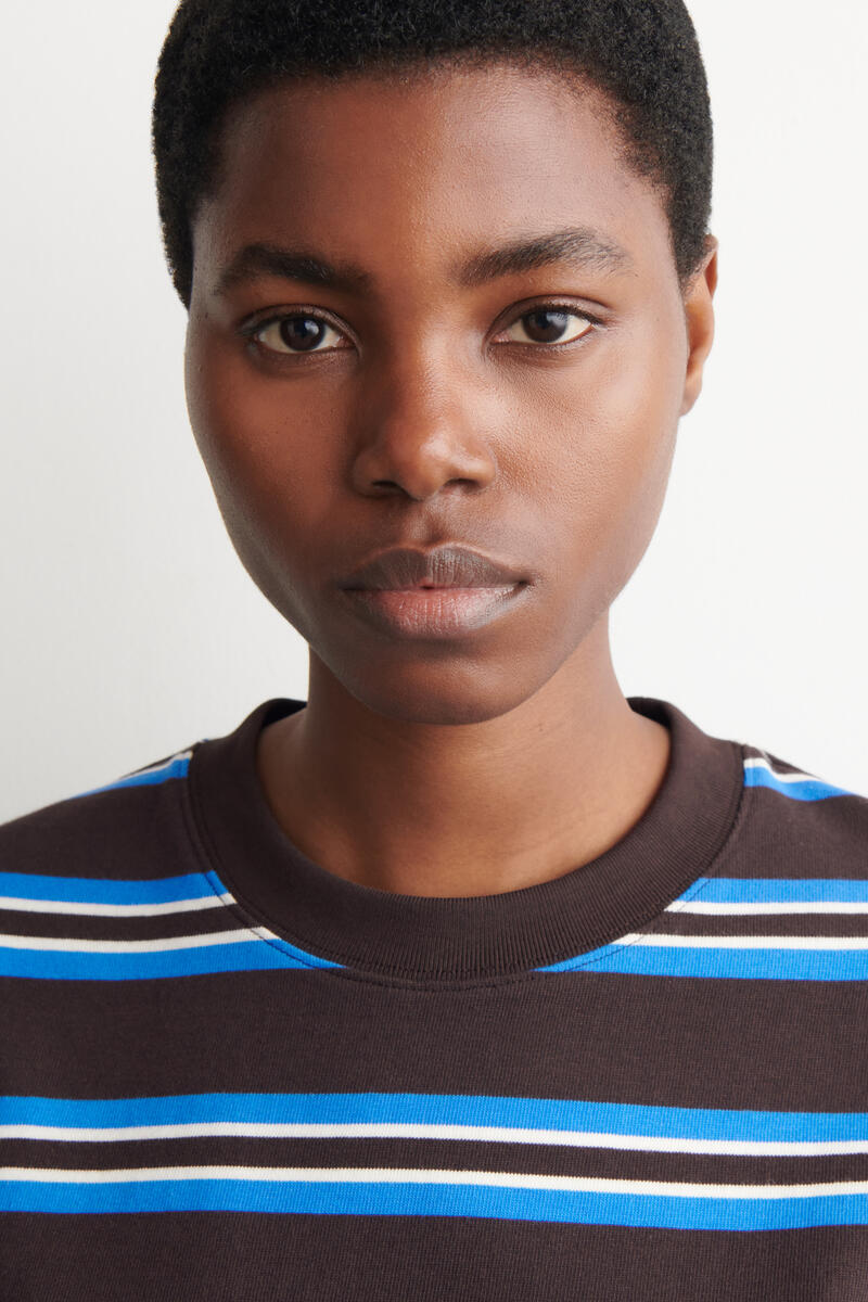 COS クリーンカットTシャツ