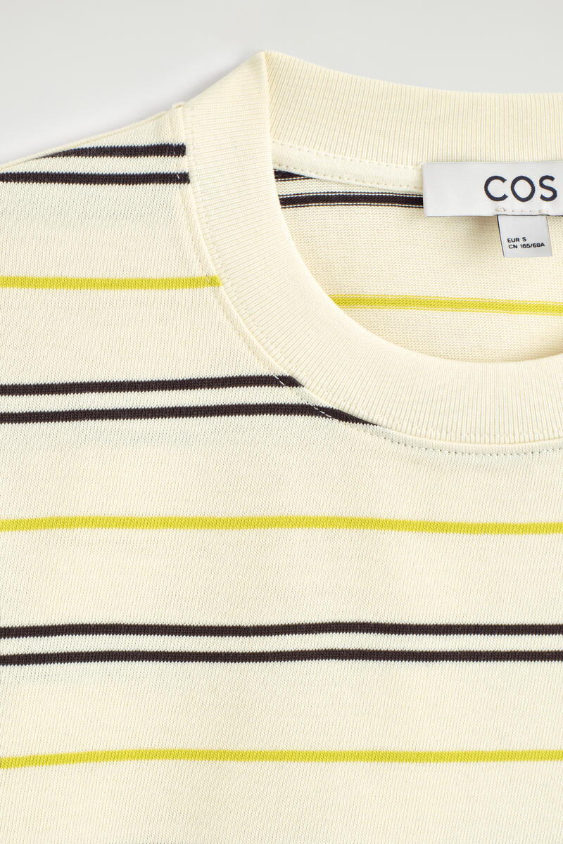COS クリーンカットTシャツ