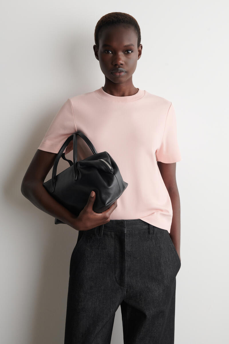 COS クリーンカットTシャツ