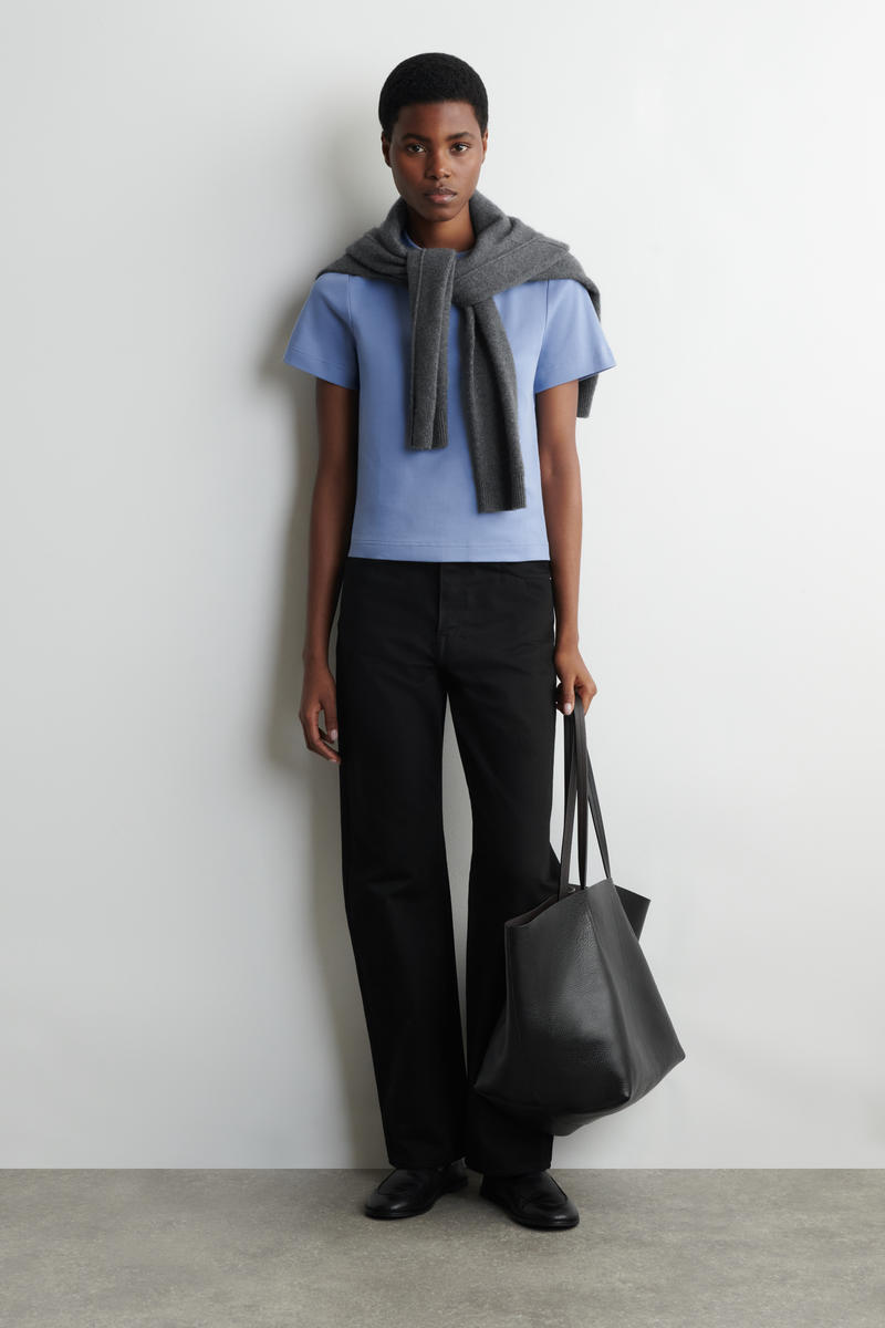 COS クリーンカットTシャツ